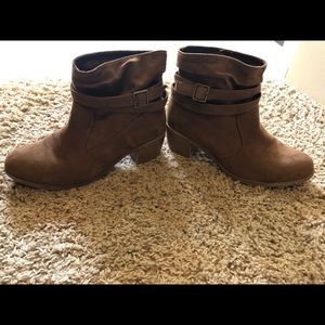 American Eagle booties
